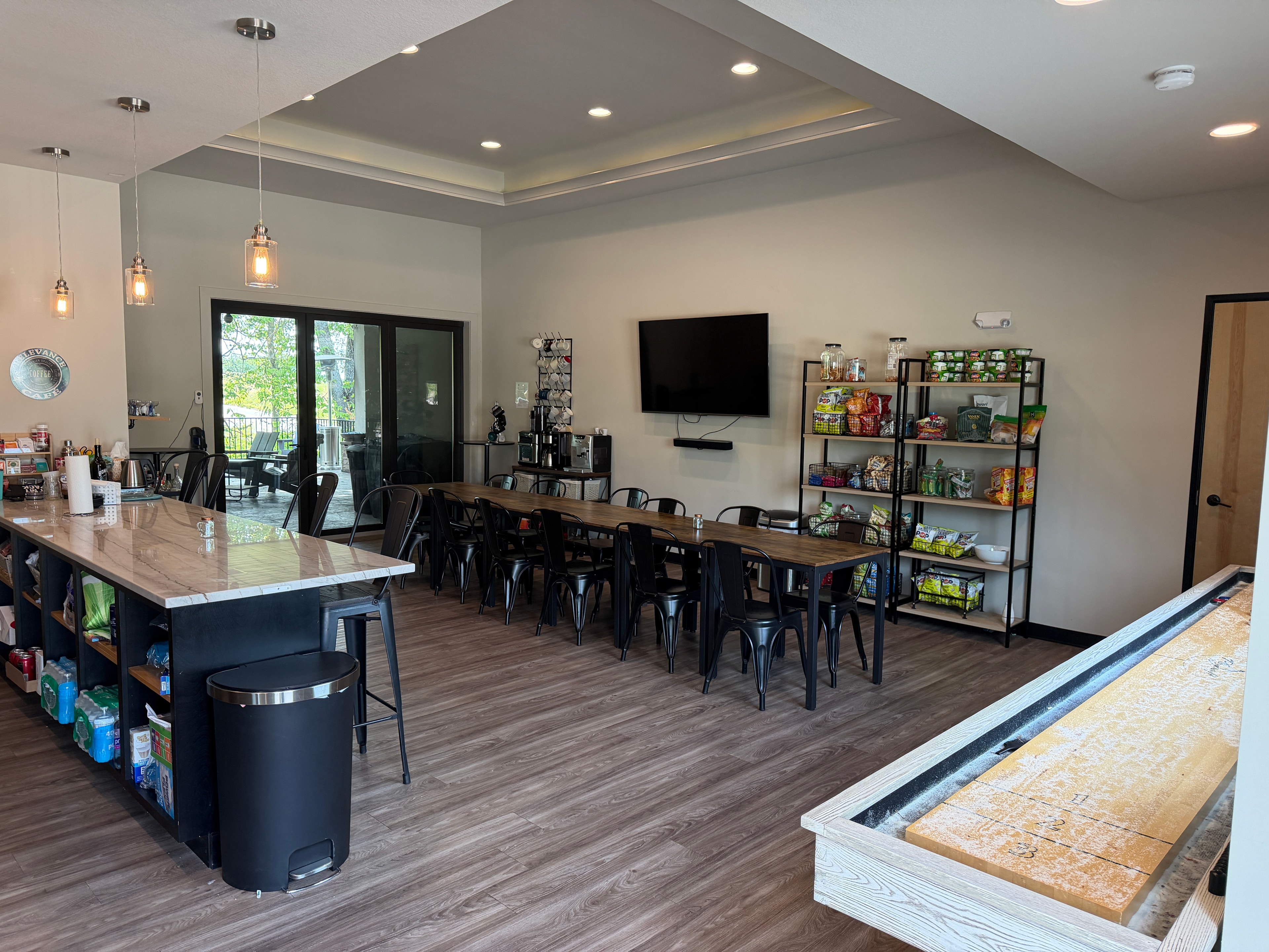 Common area and café